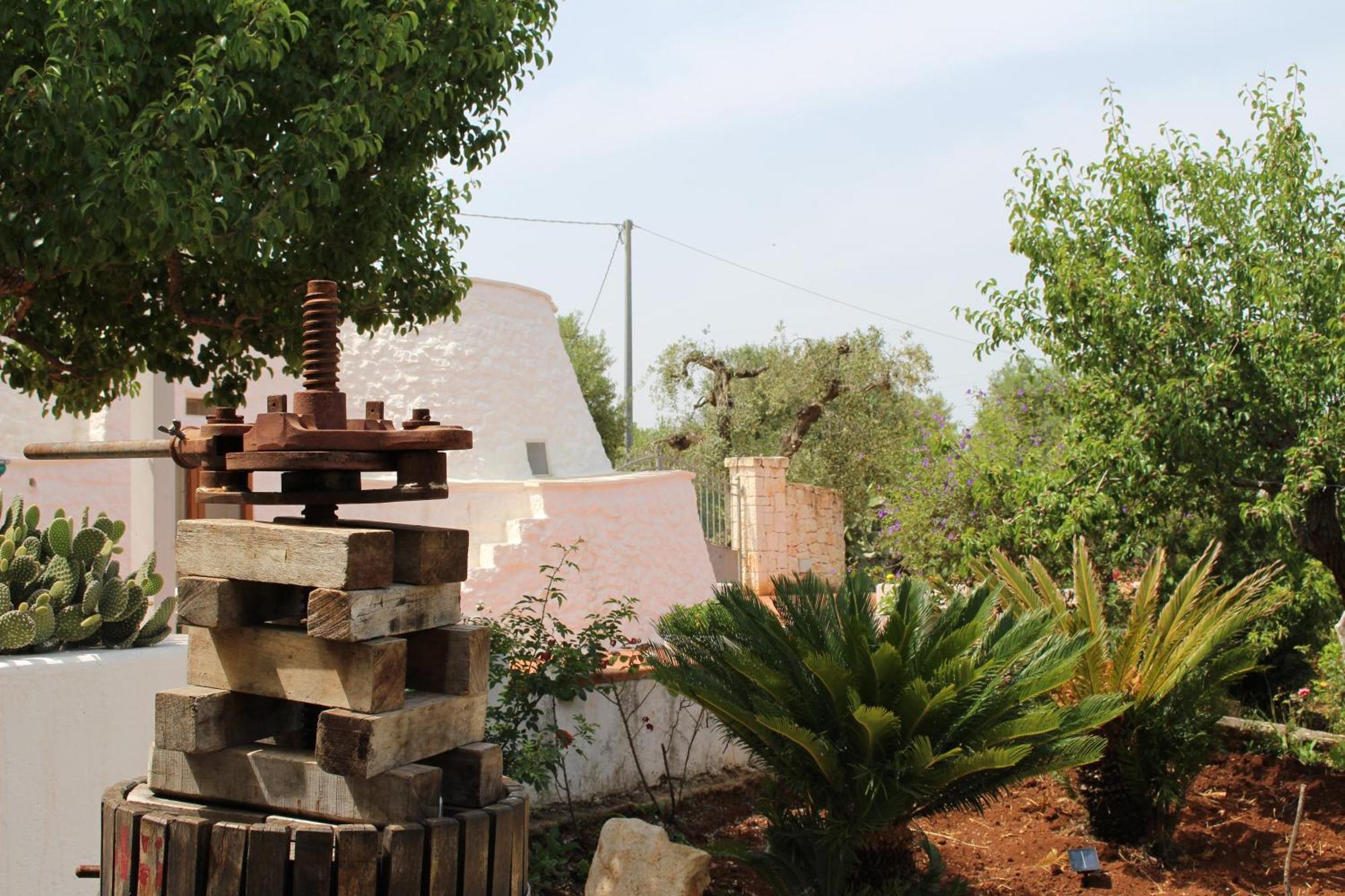 Hostal Trullo Il Melograno Ostuni Exterior foto